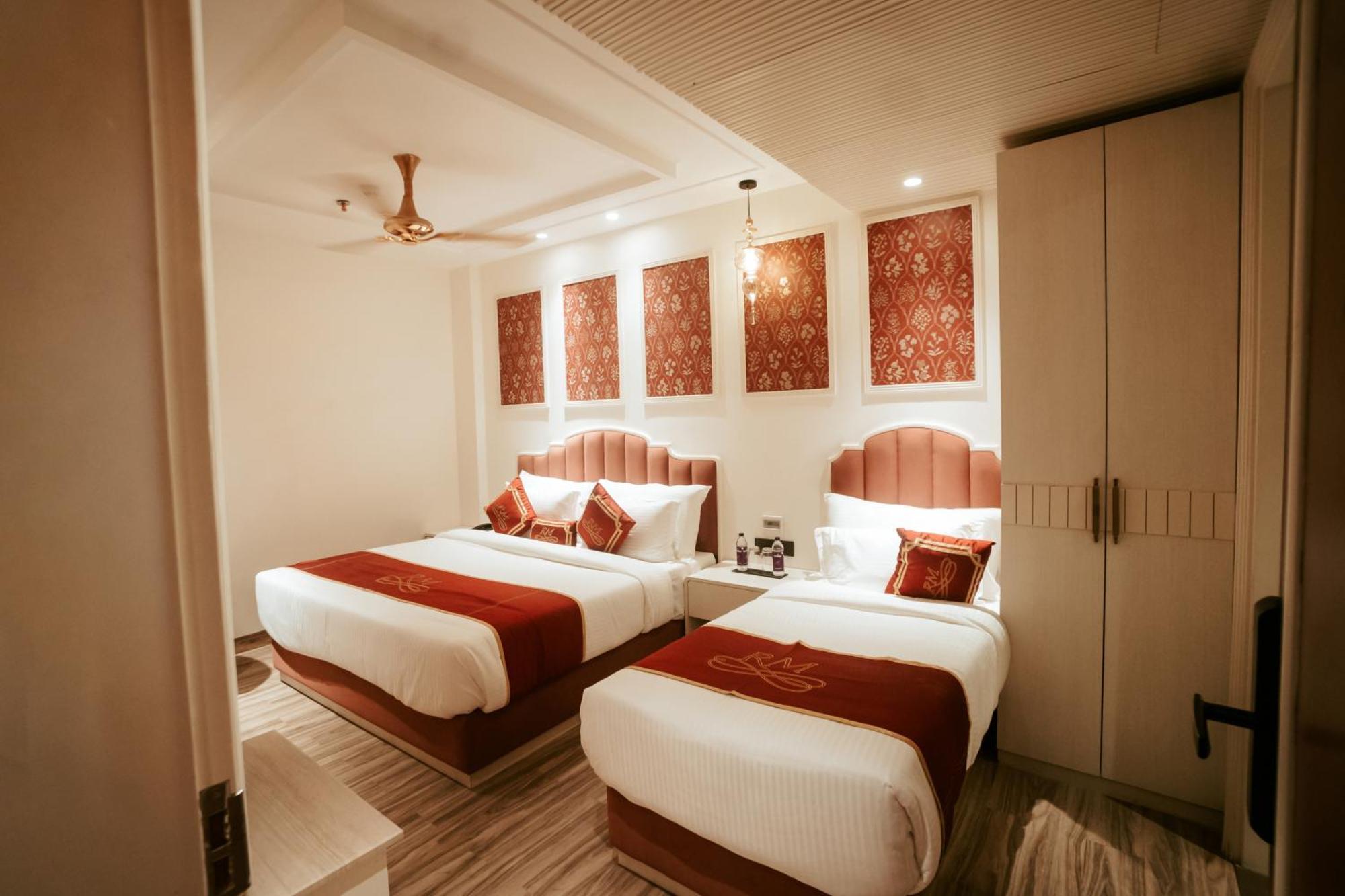 Stamps Red Martin By Eight Continents - 70 Steps From Golden Temple Hotel Amritsar Exterior photo